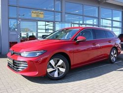 Rot Gebraucht 2024 VW Passat Business Kombi | 31.990 € (Guter Preis)