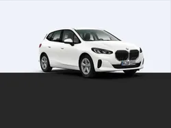 Mineralweiß metallic Gebraucht 2024 BMW 218 Active Tourer Shadowline Van / Kleinbus | 35.410 € (Guter Preis)