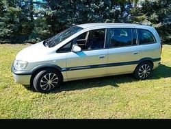 Silber Gebraucht 2004 Opel Zafira Van / Kleinbus | 2.000 € (Etwas zu teuer)