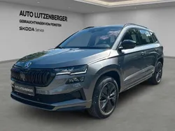 Graphitegrau metallic Neu 2025 Skoda Karoq SportLine SUV | 42.990 € (Teuer)