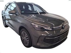 Grün metallic Gebraucht 2024 VW Tiguan Life SUV | 36.340 € (Etwas zu teuer)