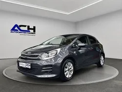 Grau Gebraucht 2016 Kia Rio Limousine | 9.850 € (Fairer Preis)