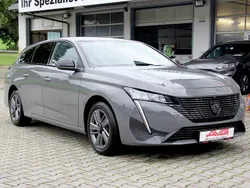 Grau Gebraucht 2024 Peugeot 308 Allure Kombi | 19.450 €