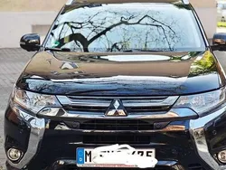 Schwarz Gebraucht 2016 Mitsubishi Outlander P-HEV Plus SUV | 16.200 € (Fairer Preis)