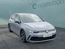 Grau Gebraucht 2024 VW Golf VIII R-line Limousine | 29.440 € (Guter Preis)