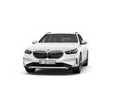 Weiß Gebraucht 2024 BMW 520 Comfort Edition Kombi | 49.889 € (Fairer Preis)