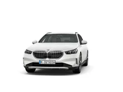 Weiß Gebraucht 2024 BMW 520 Comfort Edition Kombi | 52.896 € (Guter Preis)