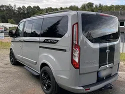 Grau Gebraucht 2023 Ford Tourneo Van / Kleinbus | 37.500 € (Guter Preis)