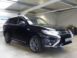 Schwarz pantherschwarz (p) (metallic) Gebraucht 2017 Mitsubishi Outlander P-HEV Plus SUV | 16.950 € (Etwas zu teuer)