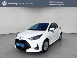 Schneeweiß Neu 2025 Toyota Yaris Hybrid Business Edition Limousine | 22.690 € (Guter Preis)