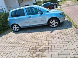 Blau Gebraucht 2005 Mazda 2 Kleinwagen | 1.300 € (Fairer Preis)