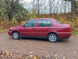 Rot Gebraucht 1997 VW Vento Limousine | 1.400 €