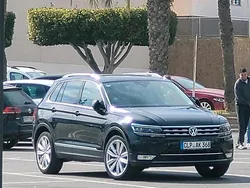 Schwarz Gebraucht 2016 VW Tiguan Highline SUV | 22.500 € (Fairer Preis)