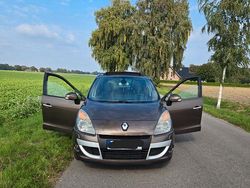 Braun Gebraucht 2011 Renault Scénic III Dynamique Van / Kleinbus | 4.900 € (Fairer Preis)