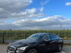 Schwarz Gebraucht 2015 Infiniti Q50 Limousine | 13.700 € (Teuer)