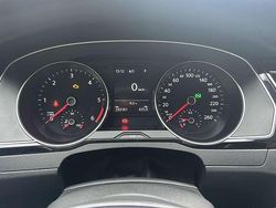 Grau Gebraucht 2018 VW Passat Comfortline Kombi | 9.990 € (Fairer Preis)