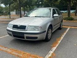 Silber Gebraucht 2003 Skoda Octavia Kombi | 800 € (Fairer Preis)