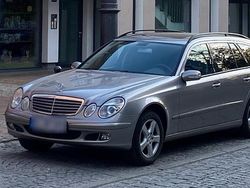 Silber Gebraucht 2005 Mercedes E200 Kombi | 4.300 €