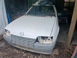 Weiß Gebraucht 1986 Opel Kadett | 1.200 €