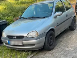 Silber Gebraucht 2000 Opel Corsa Kleinwagen | 450 €