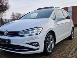 Weiß Gebraucht 2018 VW Golf Sportsvan Highline Van / Kleinbus | 13.777 € (Fairer Preis)