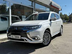 Perlmuttweiß Gebraucht 2018 Mitsubishi Outlander P-HEV Edition SUV | 19.950 € (Etwas zu teuer)