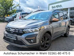 Grau Gebraucht 2024 Dacia Jogger Extreme Van / Kleinbus | 20.490 € (Fairer Preis)