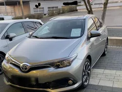 Silber Gebraucht 2016 Toyota Auris Hybrid Kombi | 11.400 € (Guter Preis)