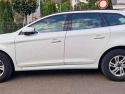 Weiß Gebraucht 2014 Volvo XC60 Momentum SUV | 7.900 € (Fairer Preis)