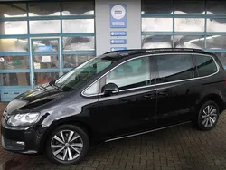 Deep black perleffekt Gebraucht 2020 VW Sharan Comfortline Van / Kleinbus | 18.249 € (Superpreis)