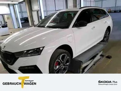 Weiß Gebraucht 2022 Skoda Octavia RS Kombi | 28.390 € (Guter Preis)
