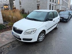 Weiß Gebraucht 2009 Skoda Fabia Kleinwagen | 1.450 € (Fairer Preis)