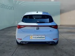 Weiß Gebraucht 2024 Seat Leon FR Limousine | 27.549 € (Fairer Preis)