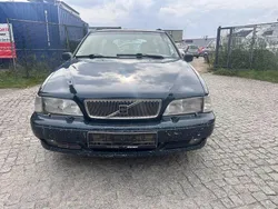Grün Gebraucht 1997 Volvo V70 Kombi | 790 €