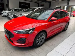 Rot Gebraucht 2023 Ford Focus ST-Line Limousine | 21.900 € (Fairer Preis)