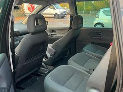 Schwarz Gebraucht 2004 VW Sharan Van / Kleinbus | 3.400 €