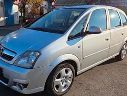 Silber Gebraucht 2010 Opel Meriva Innovation Van / Kleinbus | 3.990 € (Guter Preis)