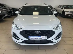 Weiß Gebraucht 2023 Ford Focus ST-Line X Kombi | 21.900 € (Fairer Preis)