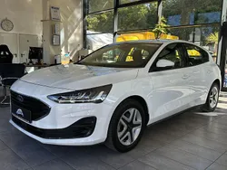 Frozen white Gebraucht 2022 Ford Focus Limousine | 18.790 € (Guter Preis)
