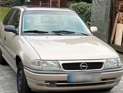 Grau Gebraucht 1997 Opel Astra Limousine | 1.099 € (Superpreis)