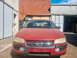 Rot Gebraucht 1995 Opel Omega Limousine | 550 €