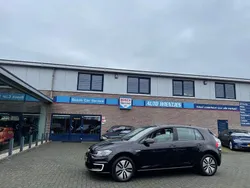 Schwarz Gebraucht 2018 VW e-Golf Edition Kleinwagen | 14.950 € (Etwas zu teuer)