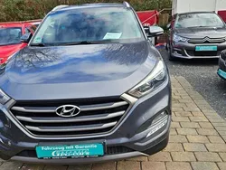 Grau Gebraucht 2015 Hyundai Tucson Intro Edition SUV | 15.900 € (Fairer Preis)