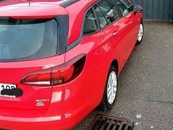 Rot Gebraucht 2016 Opel Astra Edition Kombi | 6.000 € (Guter Preis)