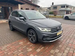 Grau Gebraucht 2020 VW Tiguan Elegance+ SUV | 20.490 €
