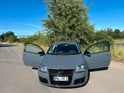 Grau Gebraucht 2004 VW Golf IV Kleinwagen | 9.500 €