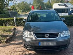 Grau Gebraucht 2005 VW Touran Van / Kleinbus | 2.850 €
