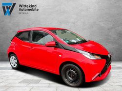 Rot Gebraucht 2016 Toyota Aygo X-play Kleinwagen | 5.999 € (Guter Preis)