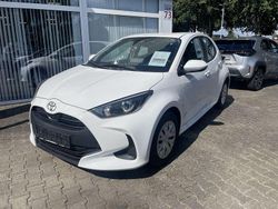 Weiß Neu 2025 Toyota Yaris Hybrid Comfort Limousine | 24.480 € (Fairer Preis)