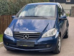 Blau Gebraucht 2011 Mercedes A160 Avantgarde Van / Kleinbus | 5.880 € (Fairer Preis)